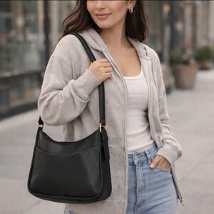 Coach Vintage Classic Hobo Black Shoulder Bag 980-9316